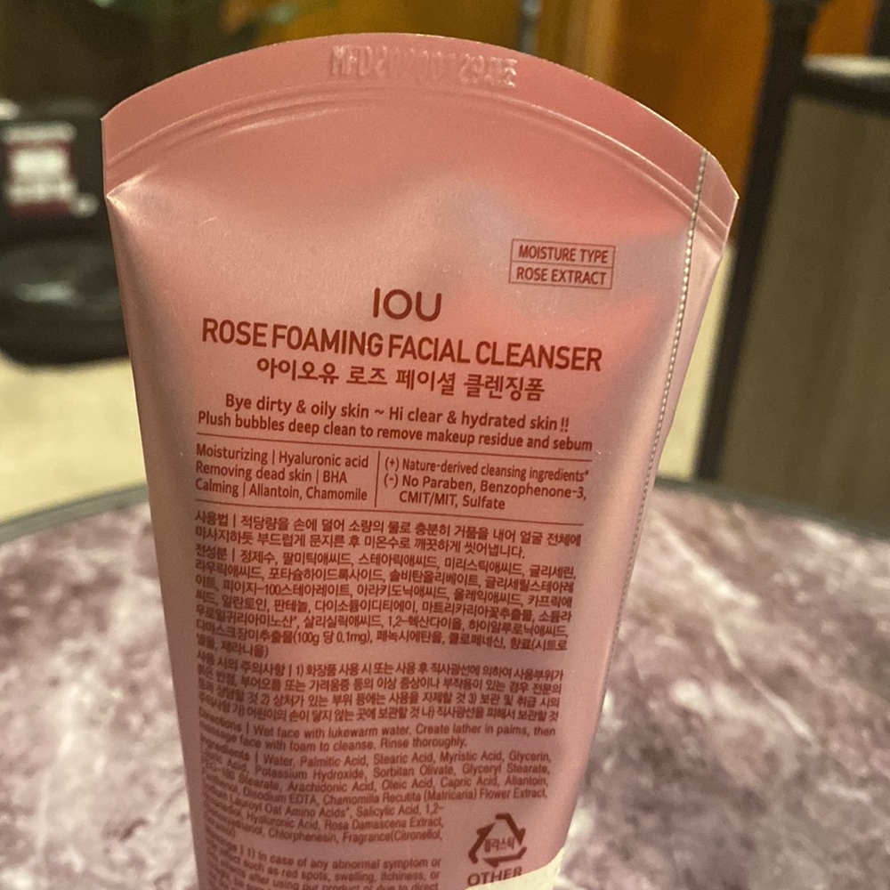 Rose foaming facial cleanser - Picture 3 of 3